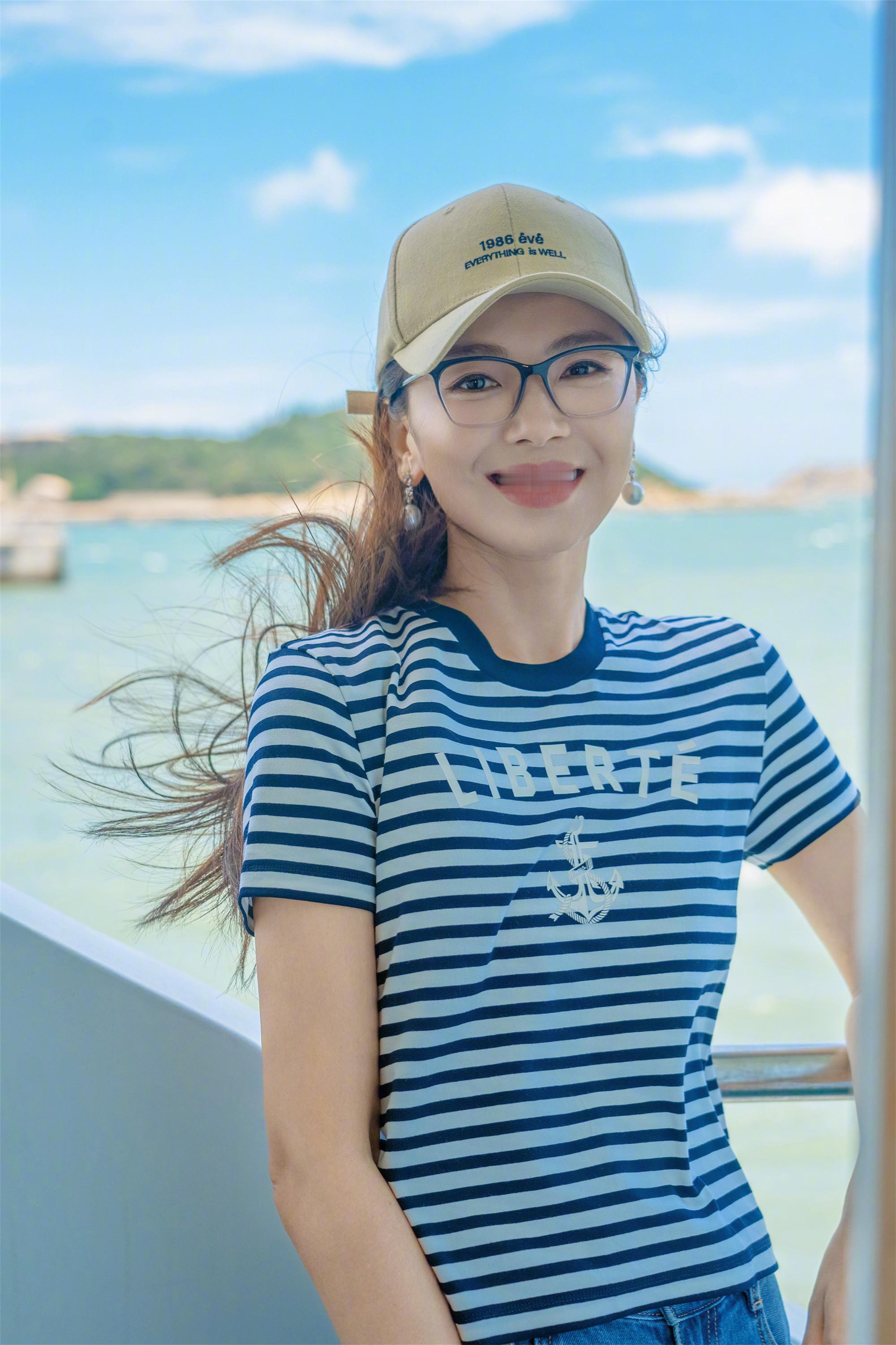 刘涛海边条纹私服穿搭​​​