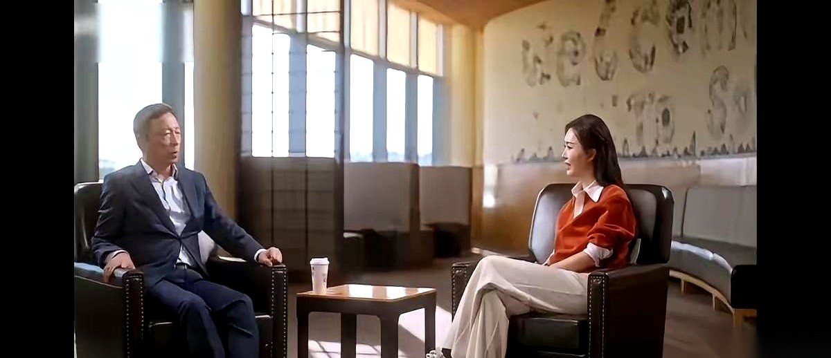 好家伙，前脚跟张朝阳段哥他们谈笑风生，后脚就拉着胡歌去爬什么财神山了。...