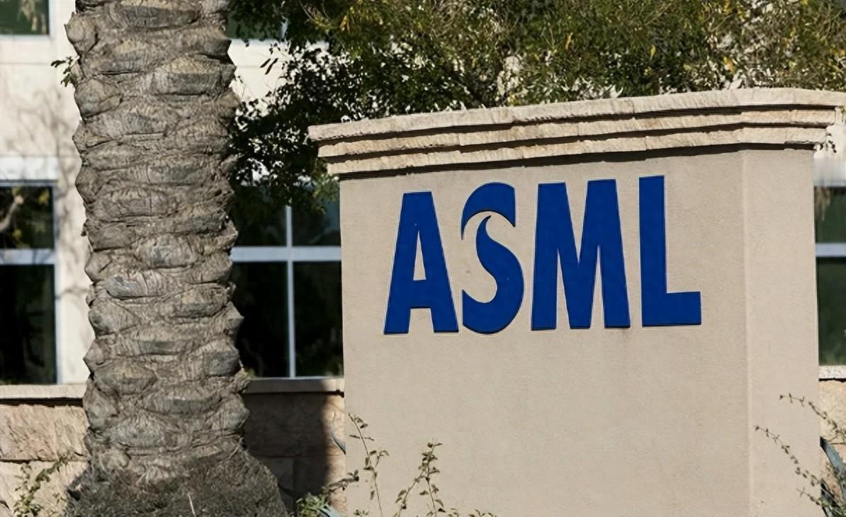 荷兰政府花200亿挽留无效，光刻机巨头ASML为啥执意从老家搬走？ 荷兰政府
