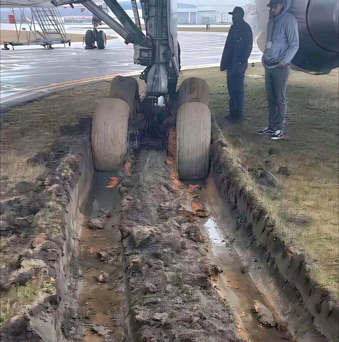 这便是飞机的重量，千万别去较劲