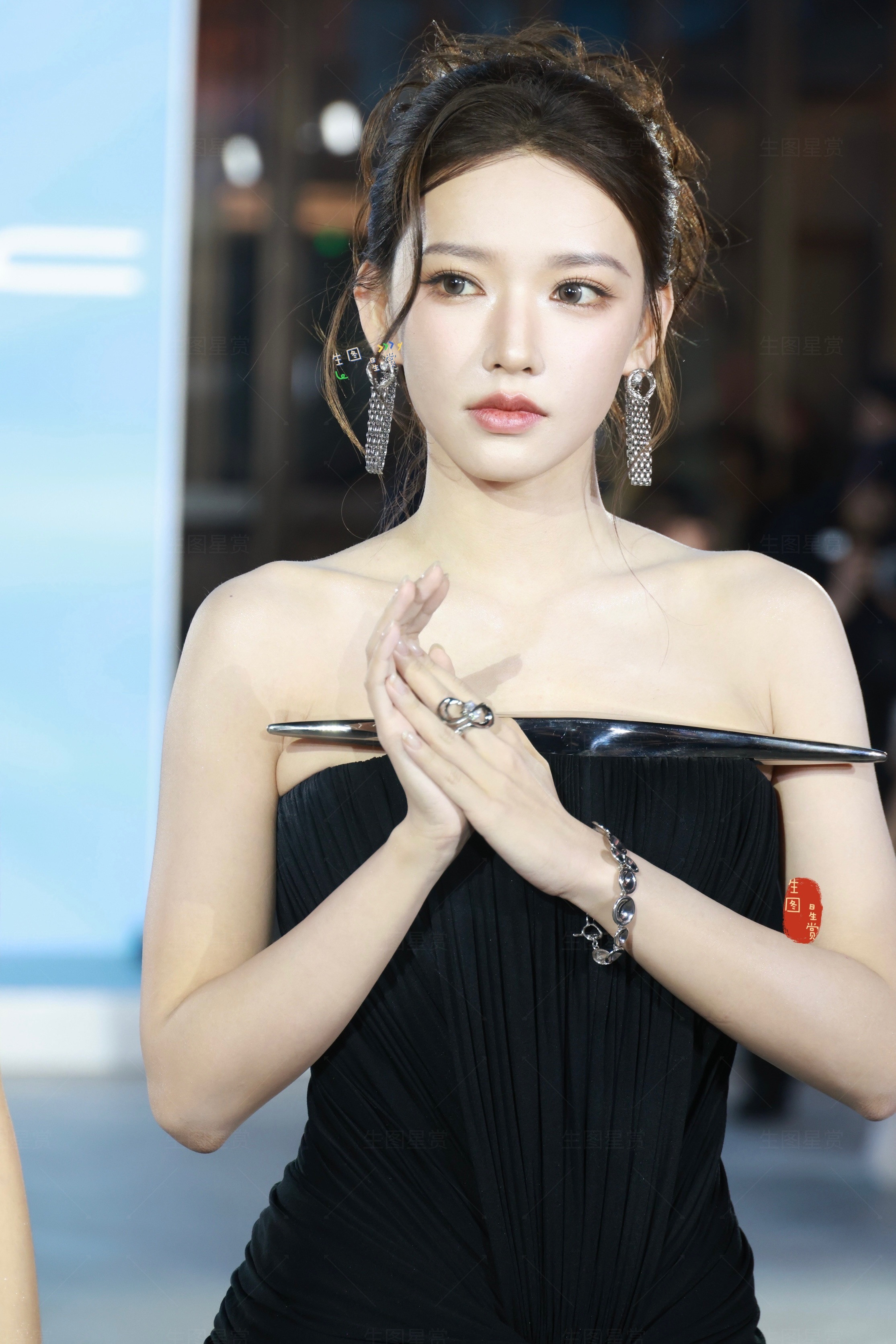 近距离拍了拍权威女神程潇🖤上海新天地MAC站台生图到达