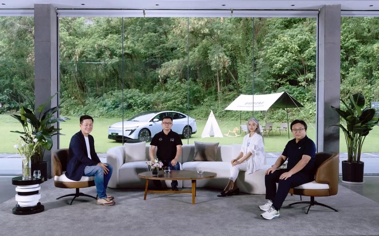 闺蜜最近订了东风日产N7，整个人状态好到发光！她之前开的是日产逍客，换车后天天跟