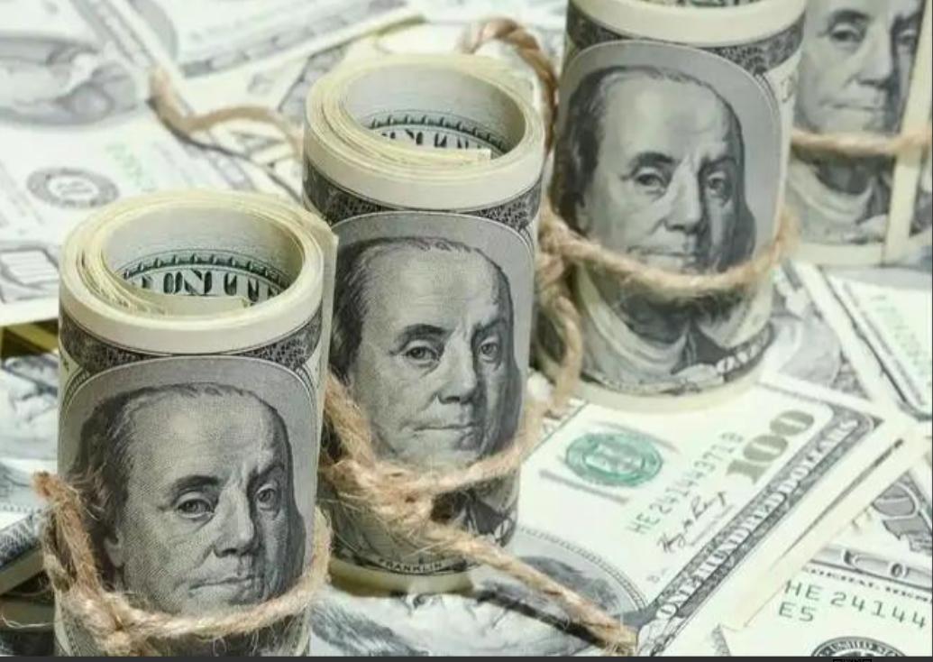 这场战争快把美元霸权打爆了！因为海湾国家快要撑不住了，已经在抛售美债回笼资金，同