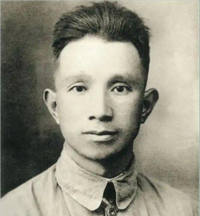 1969年，失势11年的粟裕给手握重兵的许世友打了个电话，只为托付一件事，许世友