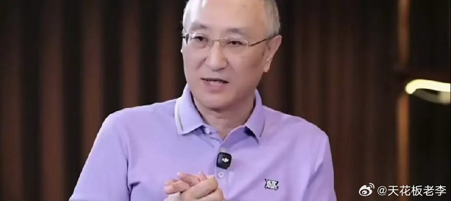 水皮称，投资者要降低明年股市的收益预期。他提到科技股的调整进程尚未收尾，底部还未
