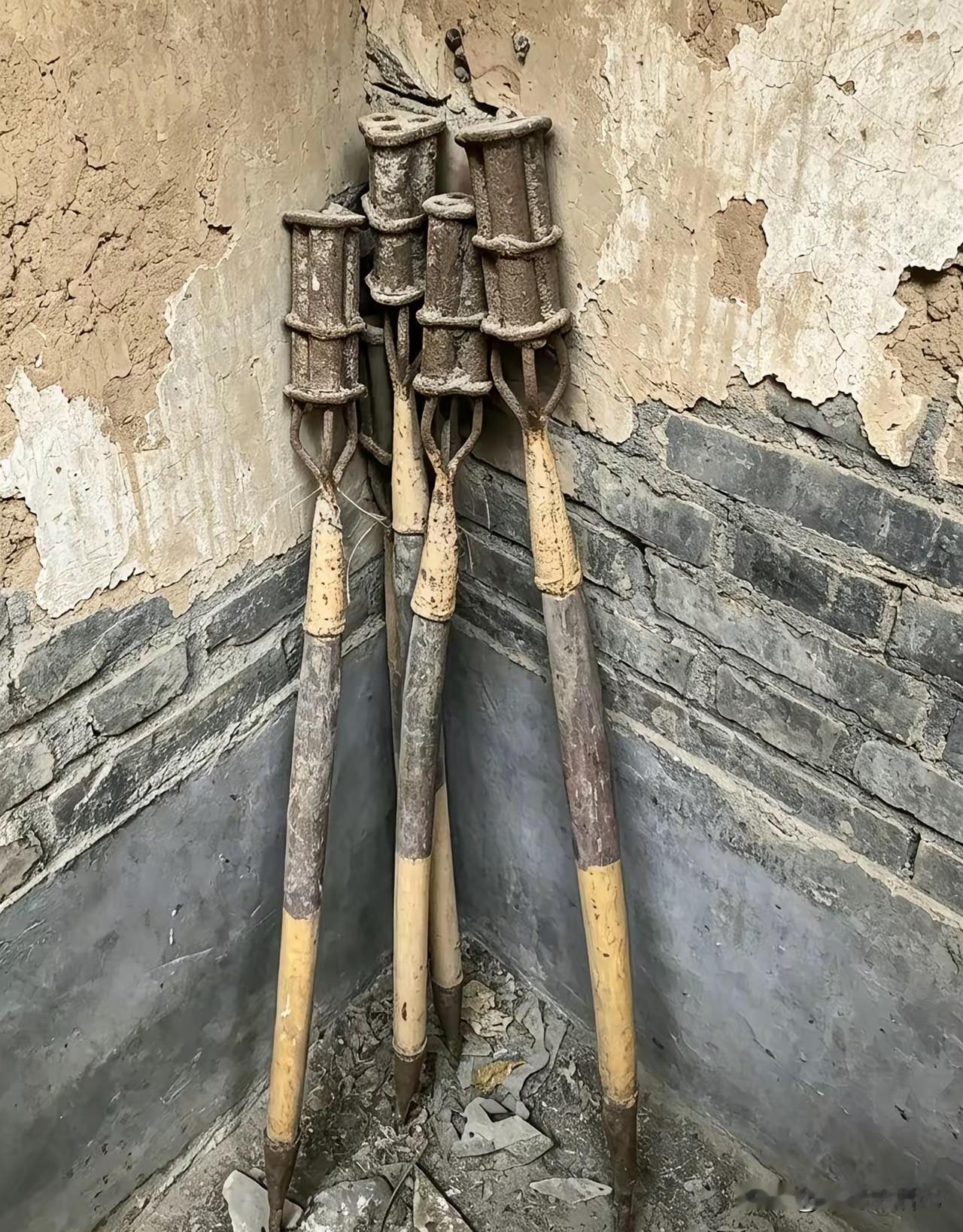 如果我没猜错，这应该是一种农具。