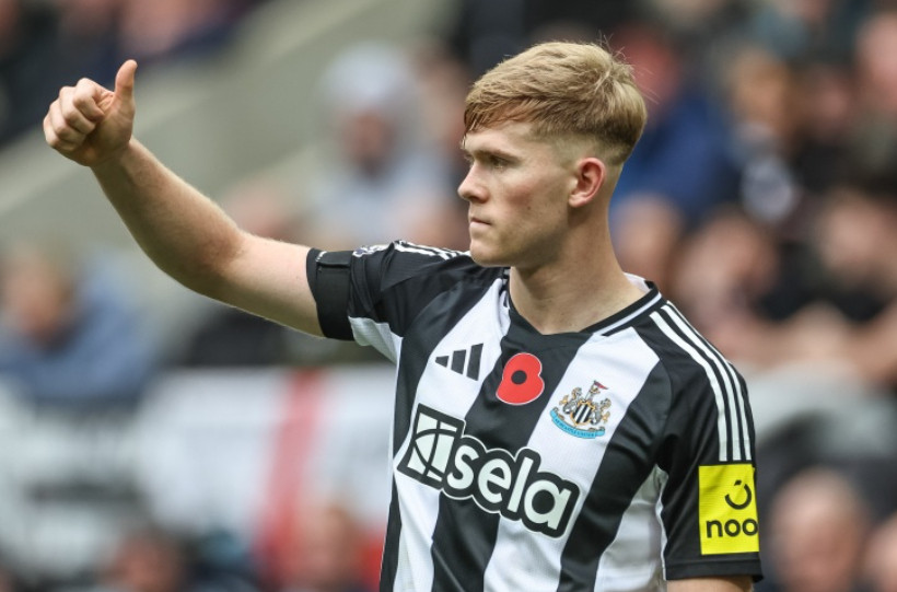 在接受采访时，前切尔西球员杰森·坎迪谈到纽卡左后卫刘易斯·霍尔时表示，霍尔完全能