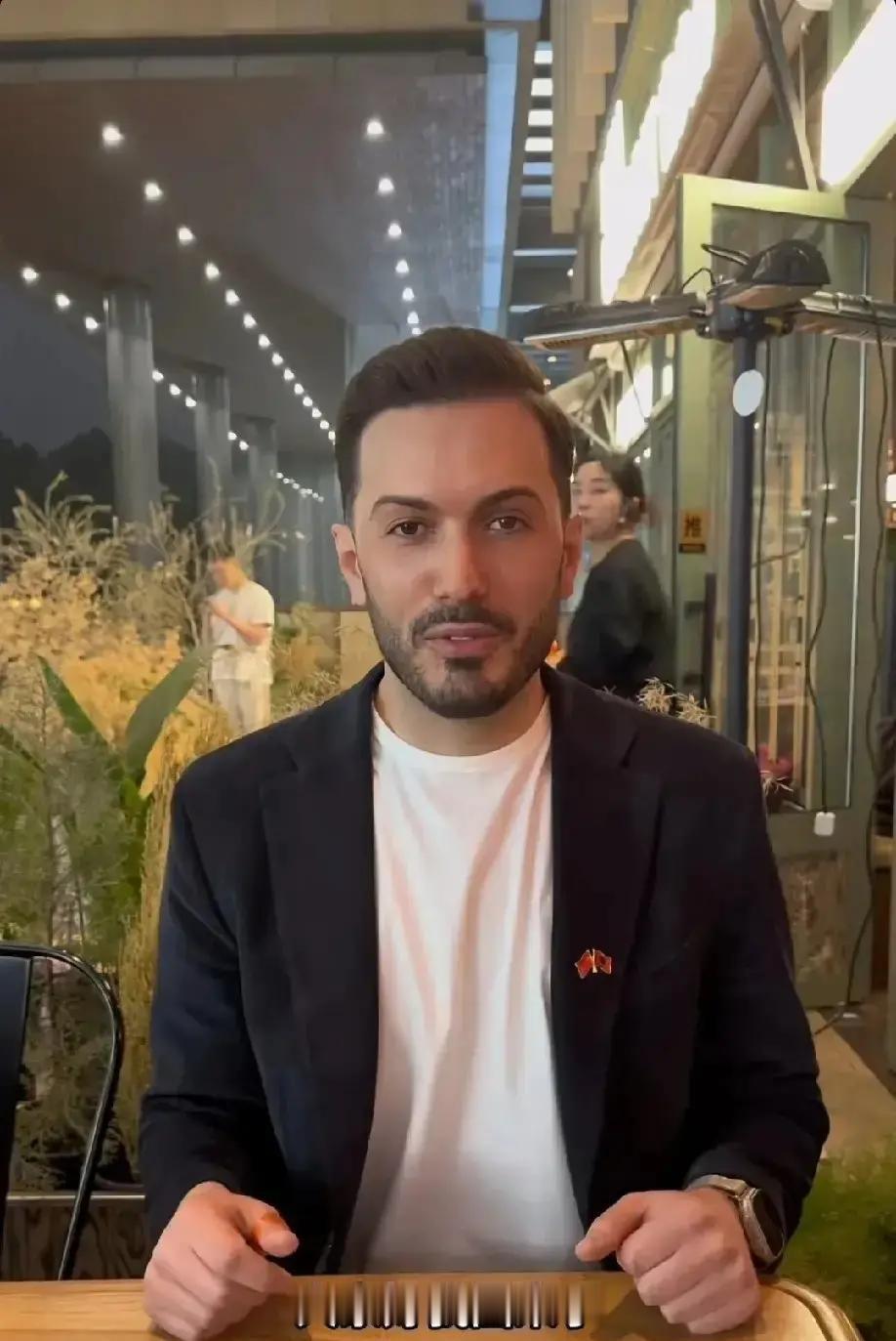 于文红现在想把送出去的房子车子都要回来。对象是那个跟她同居生娃的外籍男友罗兰多