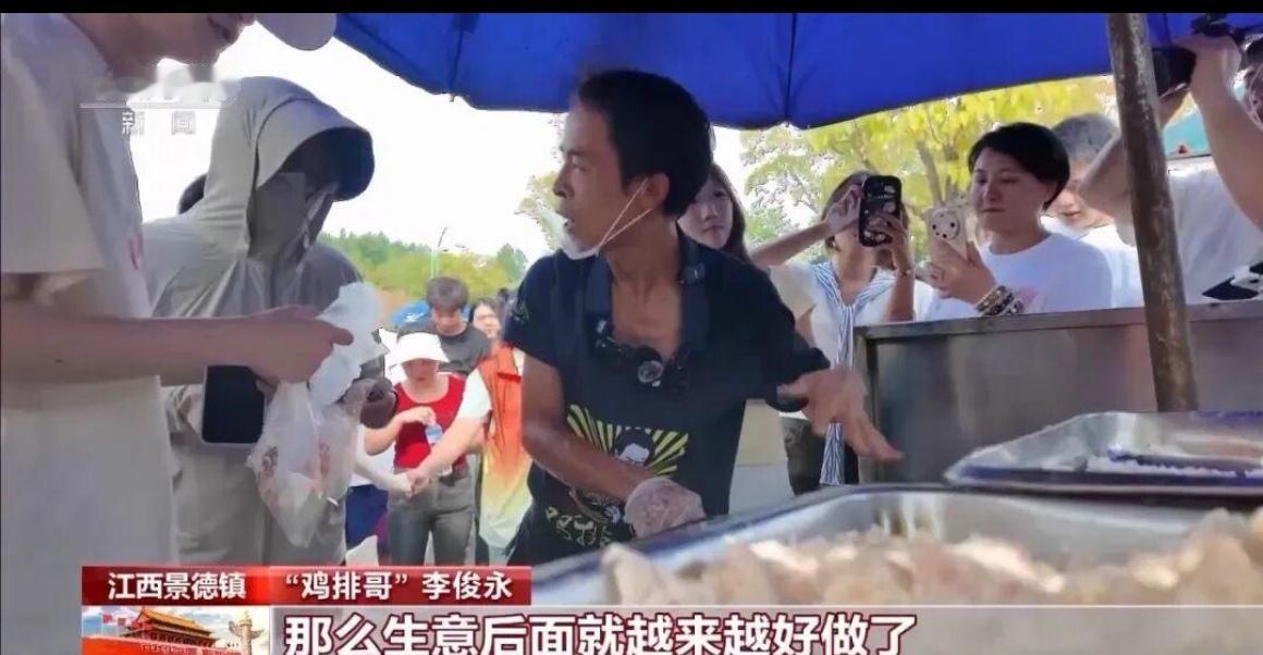 从“鸡排哥”目前的情况来看，他很可能会火上相当长的一段时间，甚至有持续走红的潜力