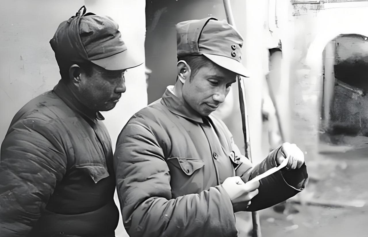 1940年江南的冬夜，新四军指挥部的煤油灯映着陈毅拍案而起的身影。“独臂兵站