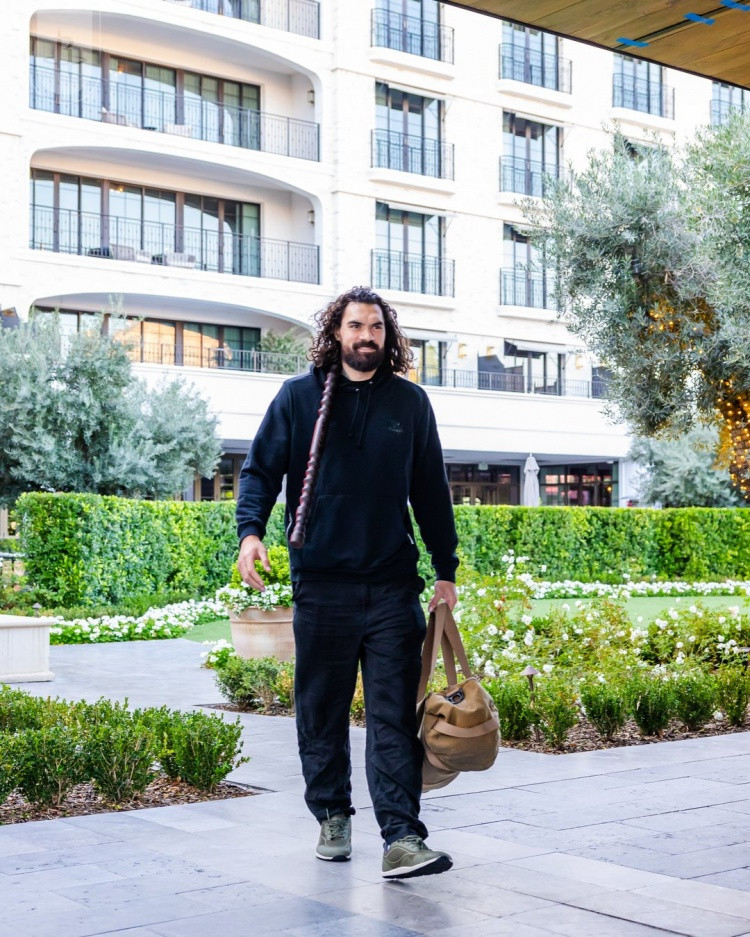 火箭队并没有因为老将亚当斯赛季报销而引进一位新中锋。其实现在火箭队有两位中锋都非