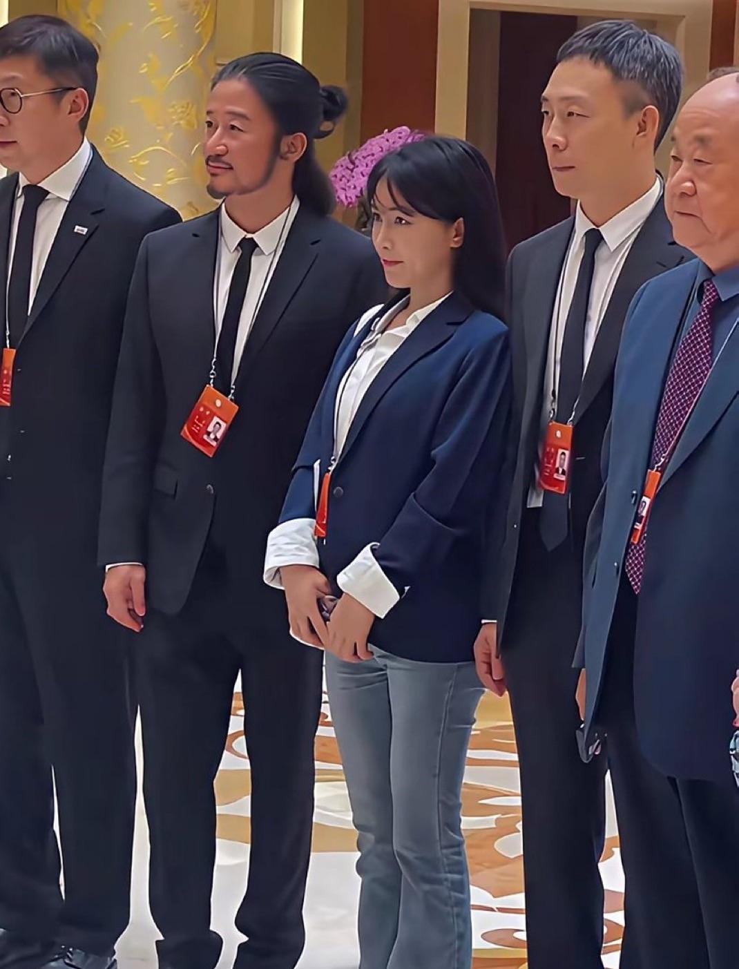 战狼头子吴京怎么越来越像日本人了？笑死。
