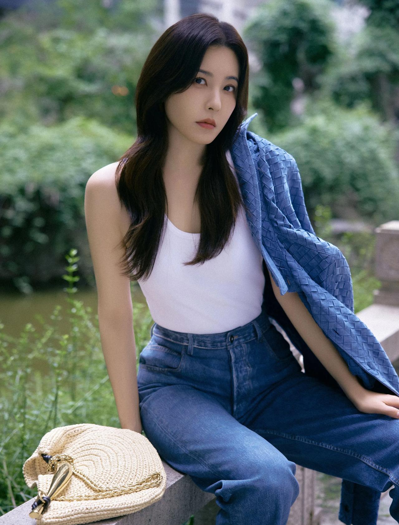 49岁曾黎不结婚原因曝光，喝喝茶、健健身练练瑜伽生活还挺惬意最近曾黎又被问起