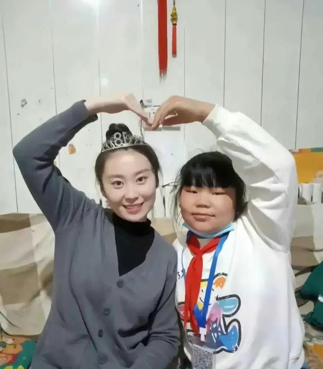事实证明，就算再漂亮的妈妈都无法撼动爸爸的基因！