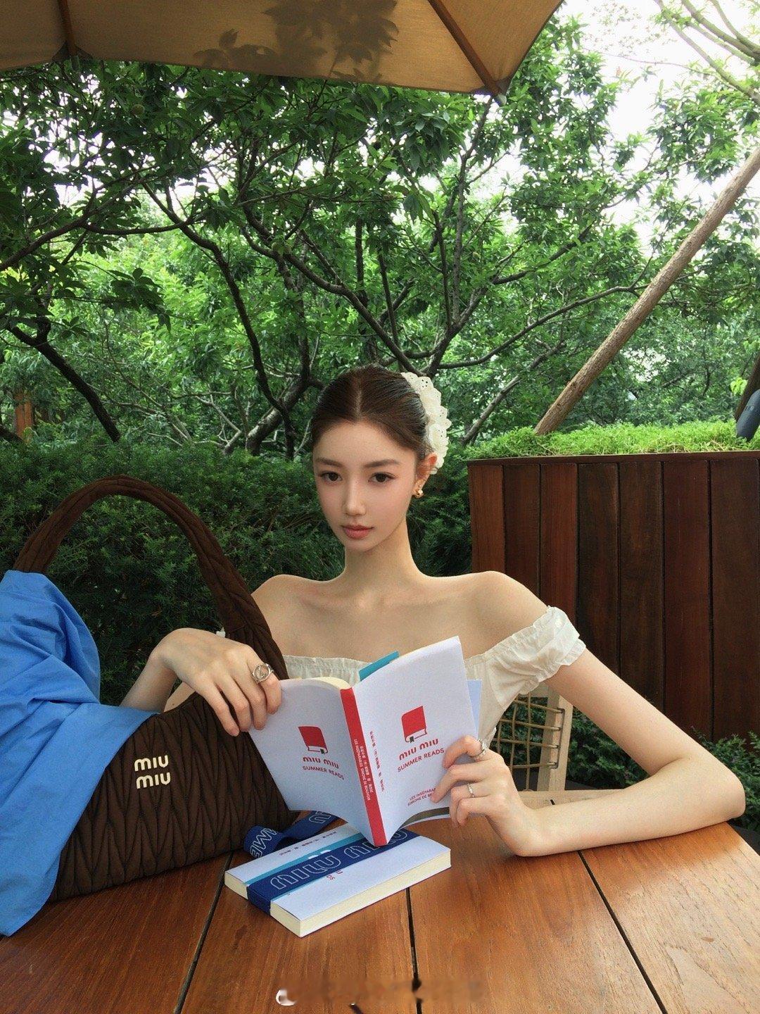 MIUMIUsummerreads​​​