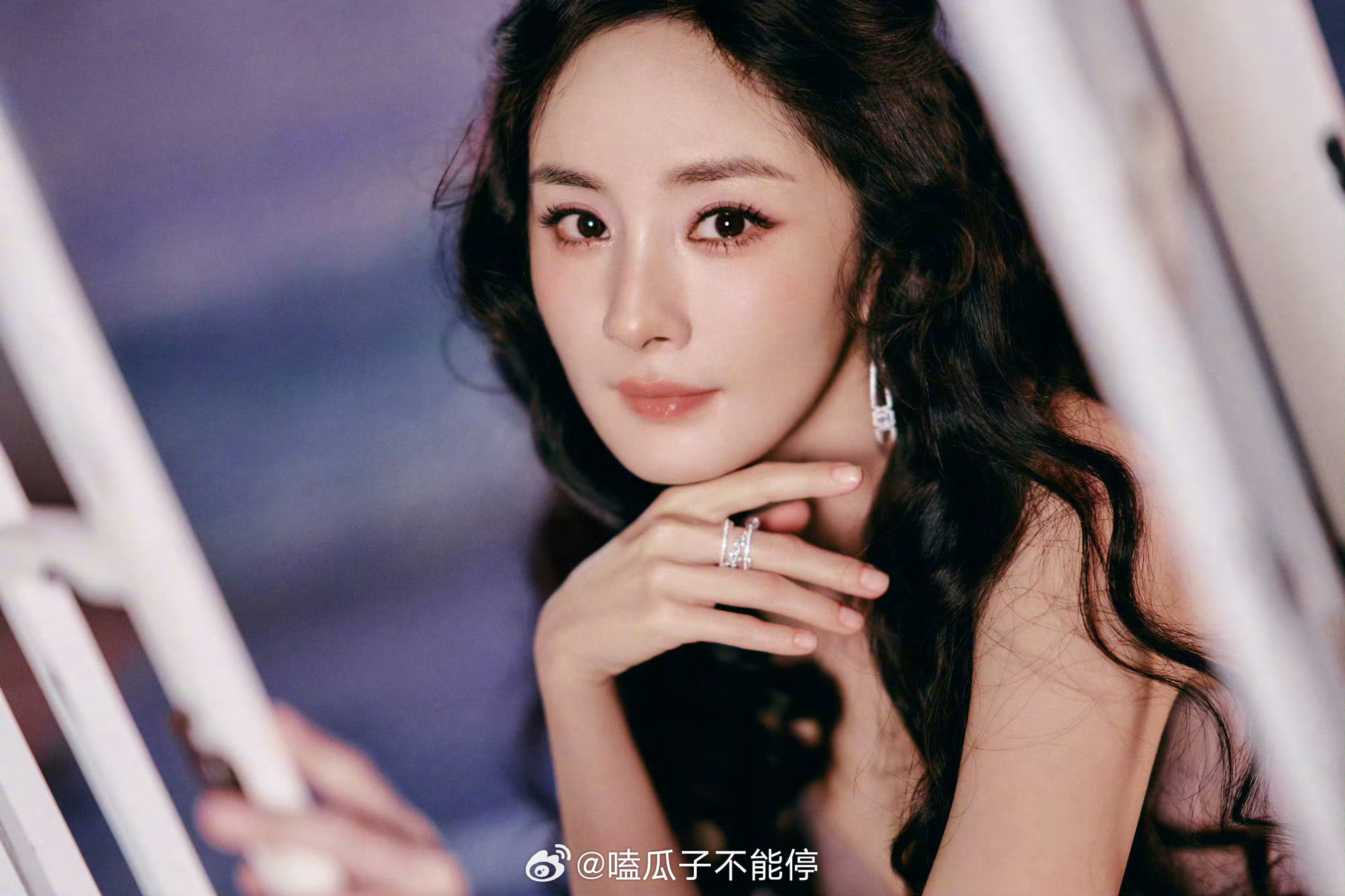杨幂今日份直播造型出图，好美好温柔🙌🙌​​​