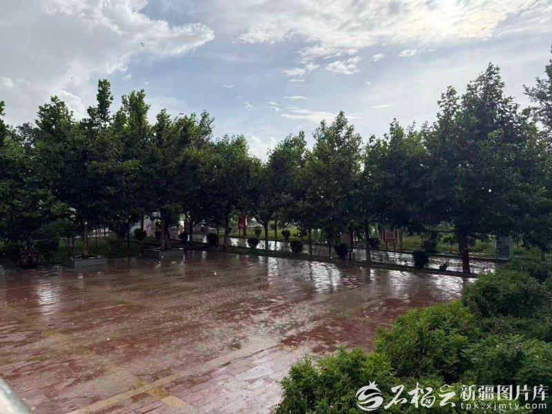 塔克拉玛干沙漠突发暴雨洪水，极端天气频发暗藏气候真相谁也想不到，国内最干旱
