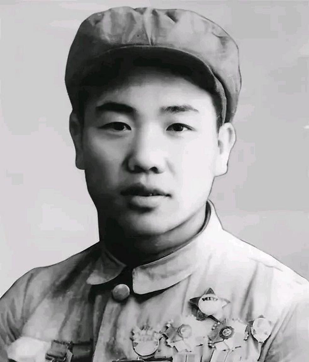 1950年，志愿军排长郭忠田私自放走了美军50多辆坦克，却带领全排以0215的战