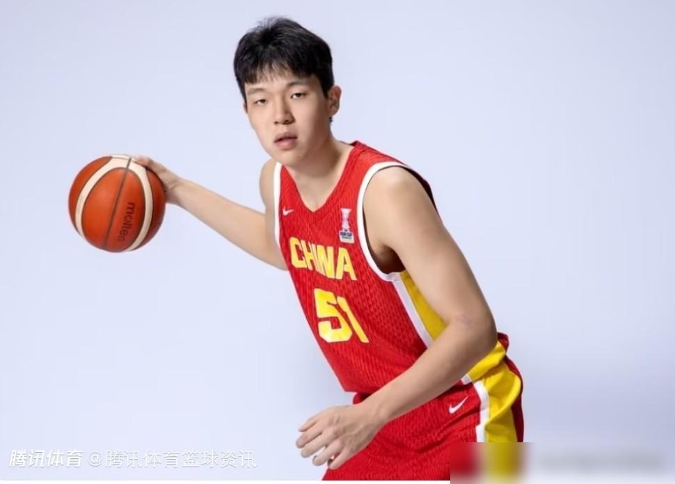 别再争了，现在国家队五号位，胡金秋就是比杨瀚森好用。说白了，咱看的是国际赛