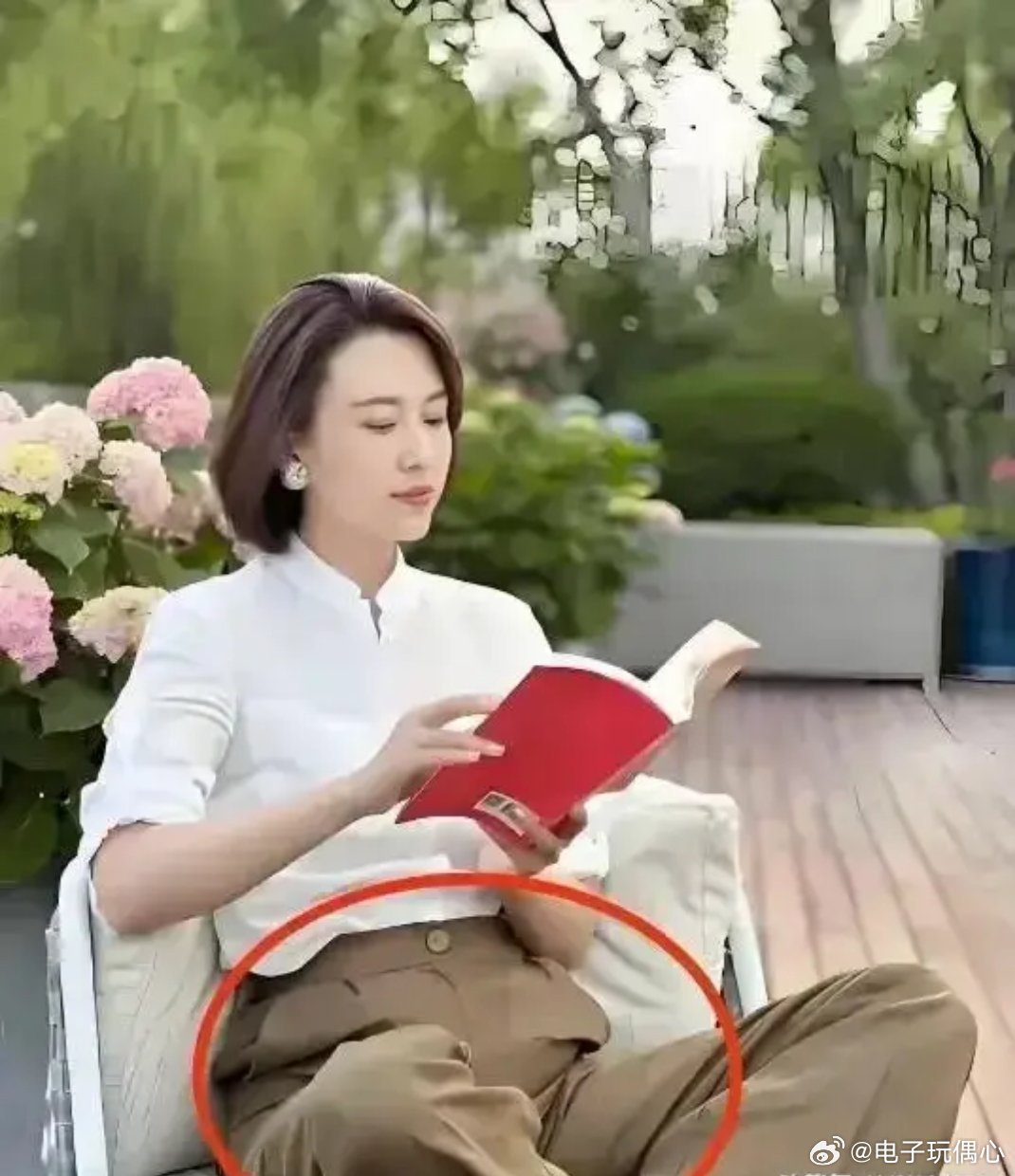 著名主持人张蕾的小肚子显得格外真实，即便如此，容颜依旧不减