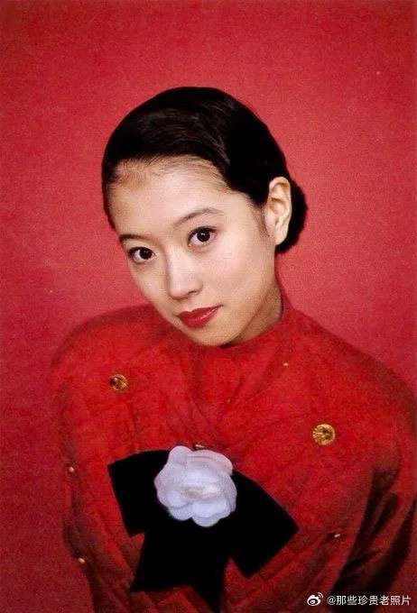 1986年中森明菜为《CRIMSON》专辑拍摄的宣传写真