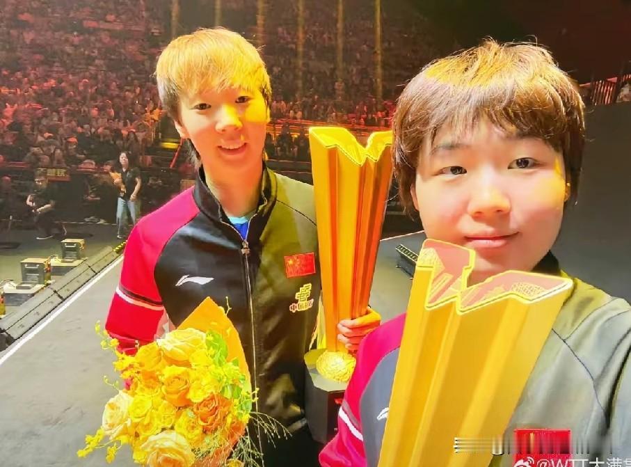 乒乓球WTT美国大满贯赛女双半决赛：王曼昱蒯曼VS王艺迪陈熠。图片来源于网络：