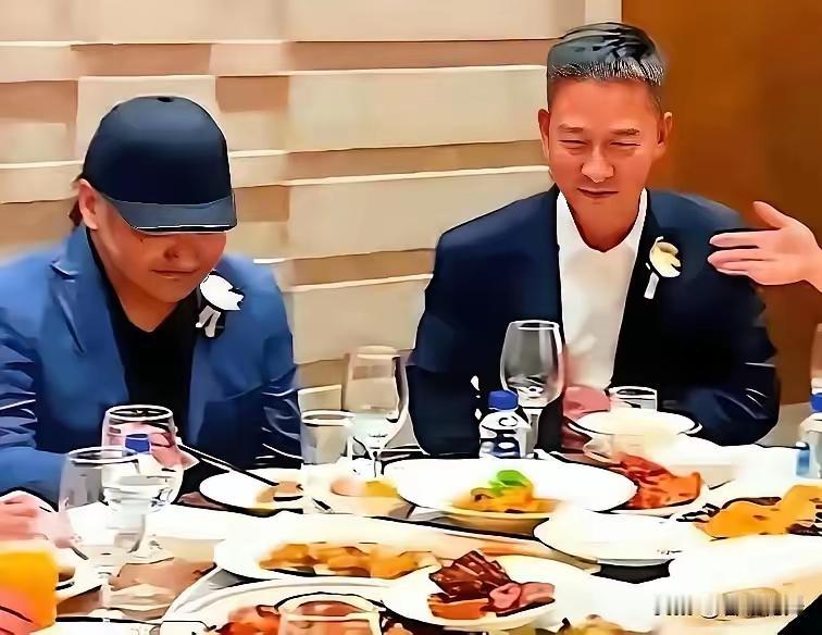 这是刘欢这一生当中最幸福快乐的宴会，这一天他的小棉袄在重庆出嫁了，他像普通的父亲