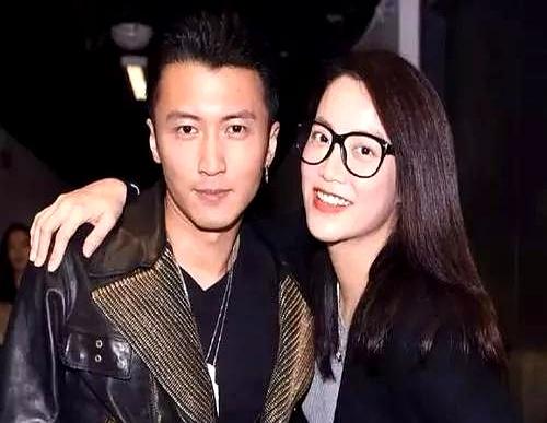 谢霆锋背后藏了28年的女人到底是谁？别猜王菲也别猜张柏芝，谢贤这一走，才彻底看