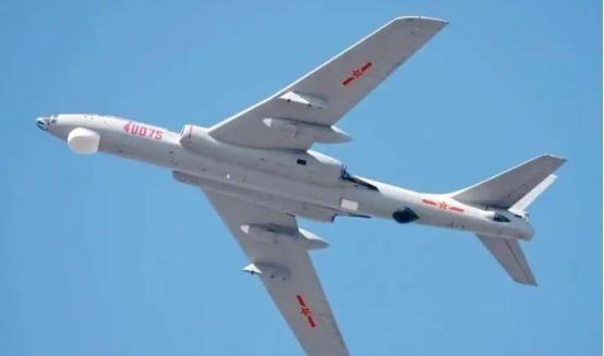 中国为啥死磕轰六不撒手？真相扎心了：本来是想造大飞机技术不够，结果硬生生把一款老