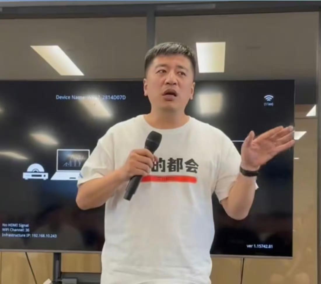 张雪峰绝对是真爱国，只不过他少说了一句，捐款5000万，如有需要，有召必应战场
