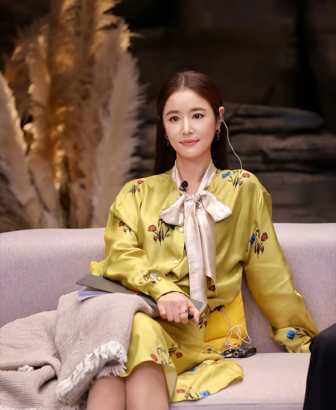 总感觉林心如不太对劲，49岁的她明明已经结婚9年了，在她身上，却一点也看不到已婚