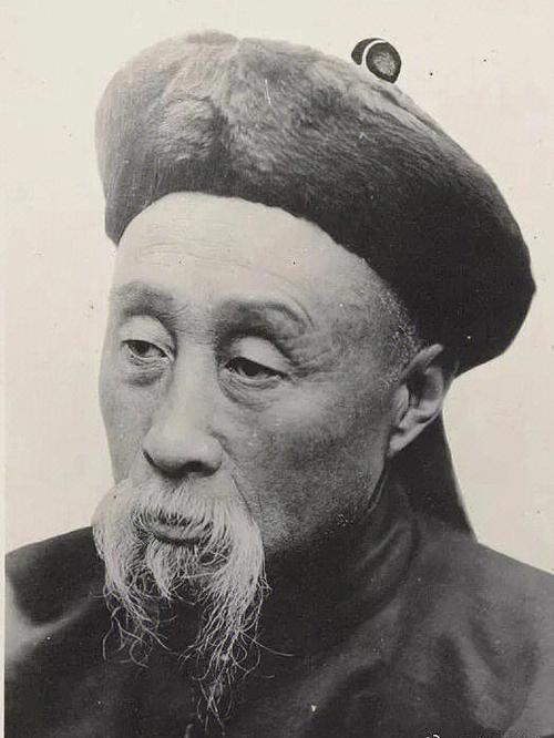 1909年，64岁的赵尔丰拖着病体翻过4000米雪山，带着2万清军一头扎进青藏高