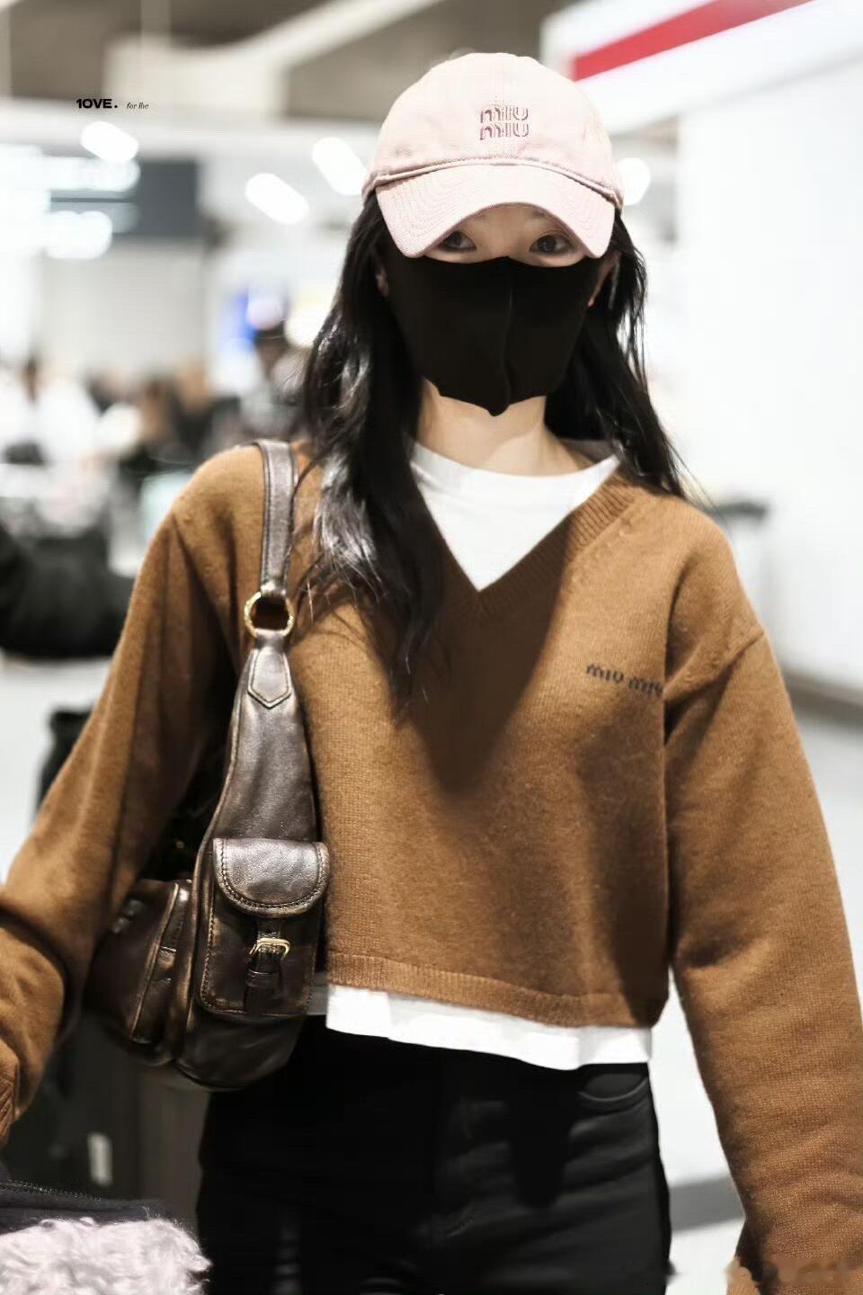 中韩女星出发miumiu巴黎时装周大秀刘浩存、赵今麦、张元英、Ella​​​