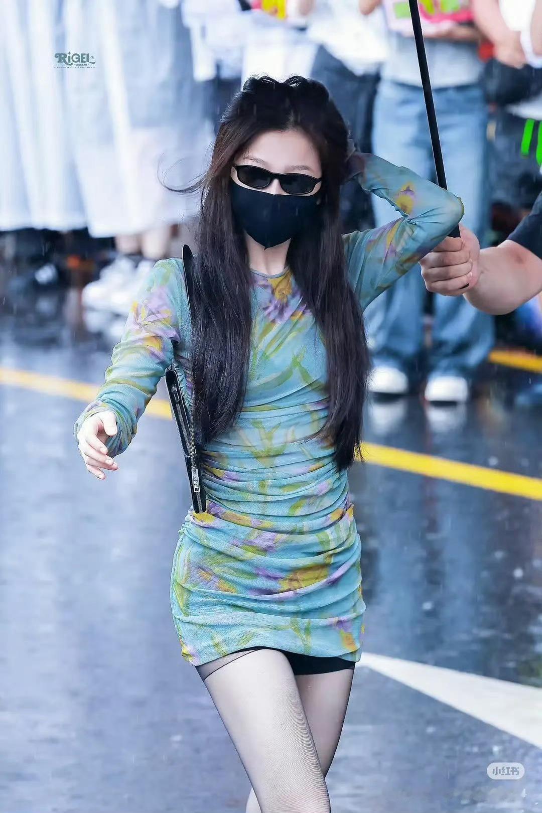 说她是世界最适合黑丝的女人真没夸张，氛围感直接拉满​​​