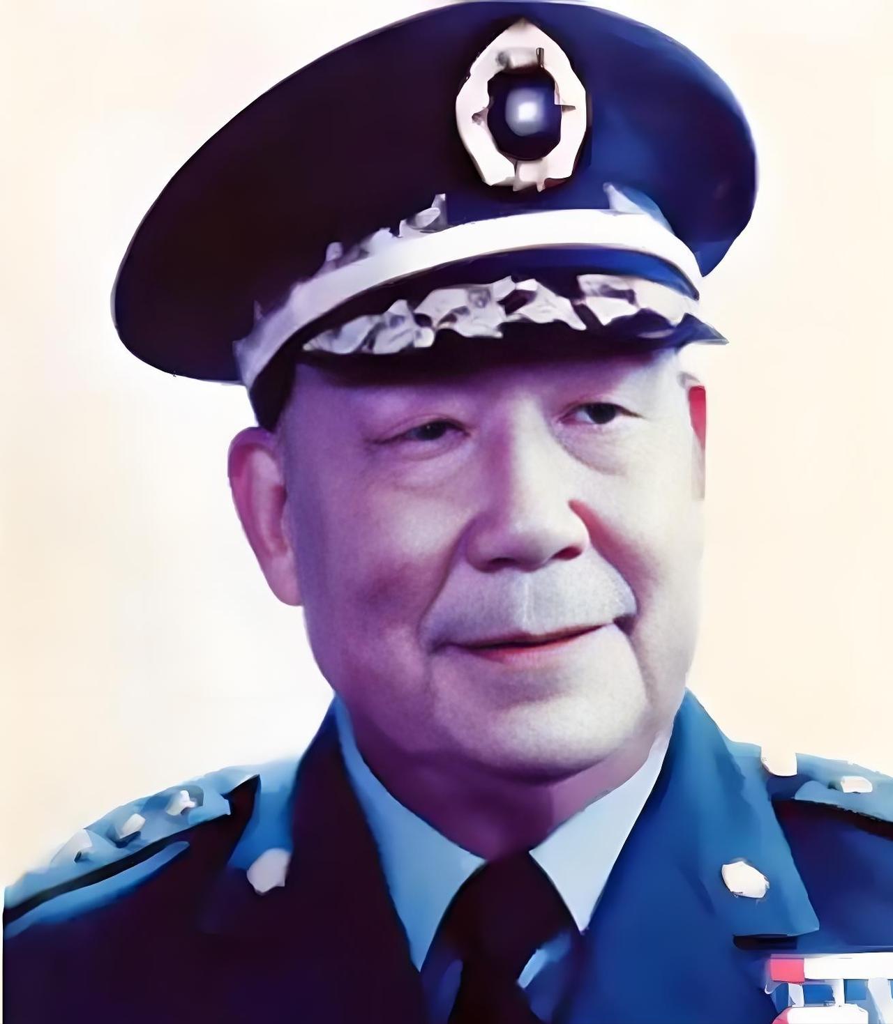 1949年，蒋介石下死令：撤离青岛必炸全城设施！刘安祺表面点头应承，转身就对亲兵