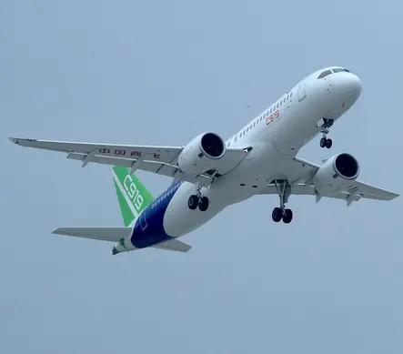 这两天看到条消息，欧洲航空安全局的试飞员已经在上海对C919进行验证飞行了。据说