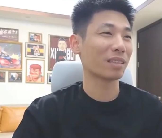 围绕周星驰新片的话题，旭旭宝宝最近成了舆论焦点。他在直播中表示，自己一直喜欢周星