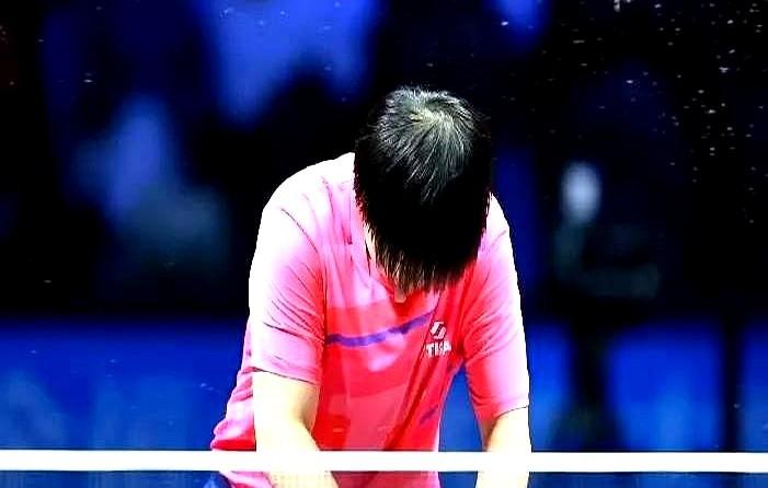 全运会团赛输球那镜头还记得不？拍着队友背乐呵的，我当时心里咯噔——这姑娘又要把事