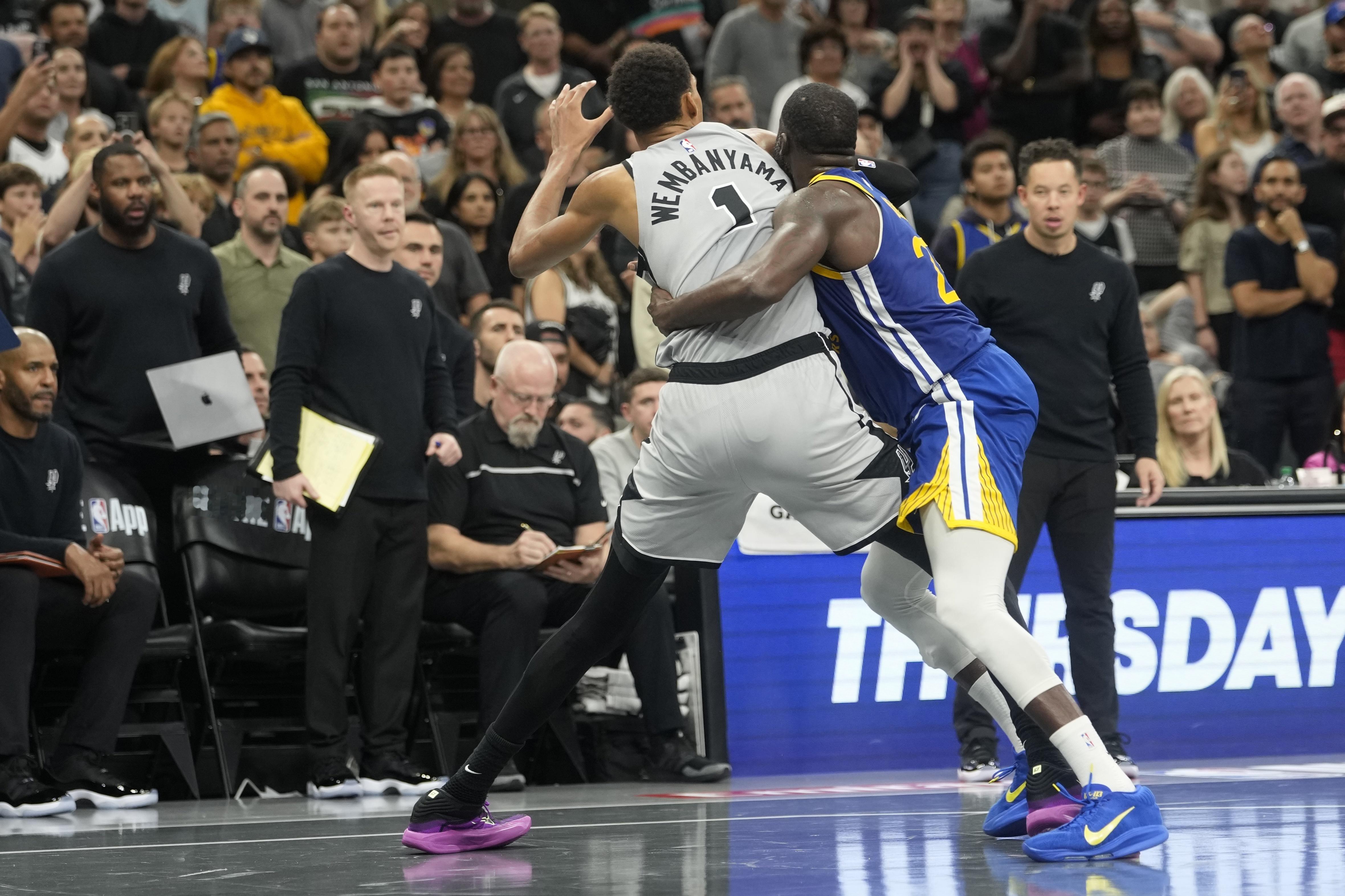 NBA追梦：文班有时会莫名其妙摔倒因他仍在摸索如何操纵自己的四肢贝弗利：文班