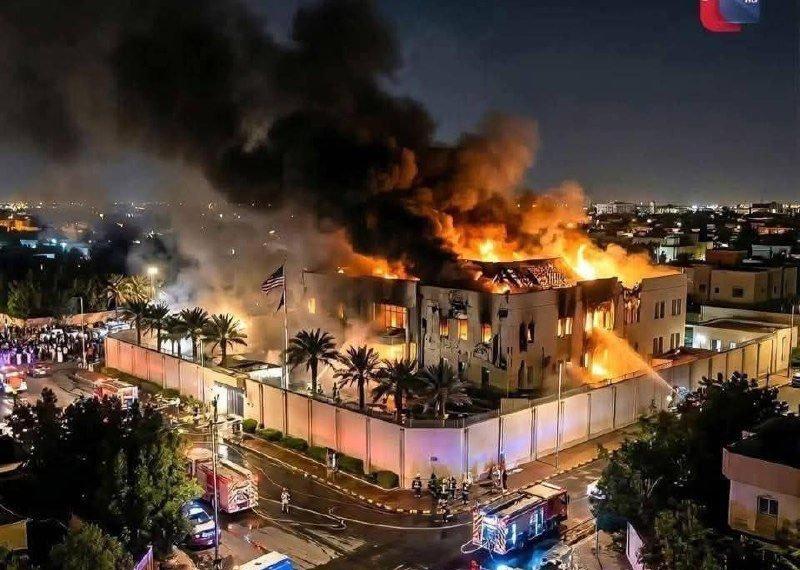 伊朗这次的反击，打破了美国的两个禁区，一个是袭击了美国的航母，一个是袭击了美国驻