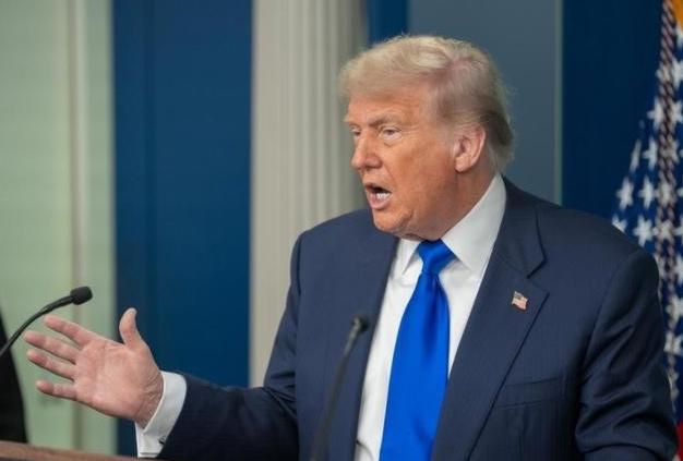 特朗普说这话就很有意思了，当主持人问他，如果中国与日本开战，美国会不会支持日本时