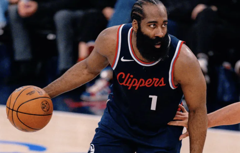 43-19耻辱开局！快船'老年战舰'被爵士完爆，2米13凯斯勒7中7+4帽4断，泰伦卢仍固执用小阵容
