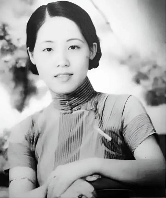 1914年，27岁军官要给14岁妓女赎身，老鸨要3万赎金，他正要付钱，却被青楼女