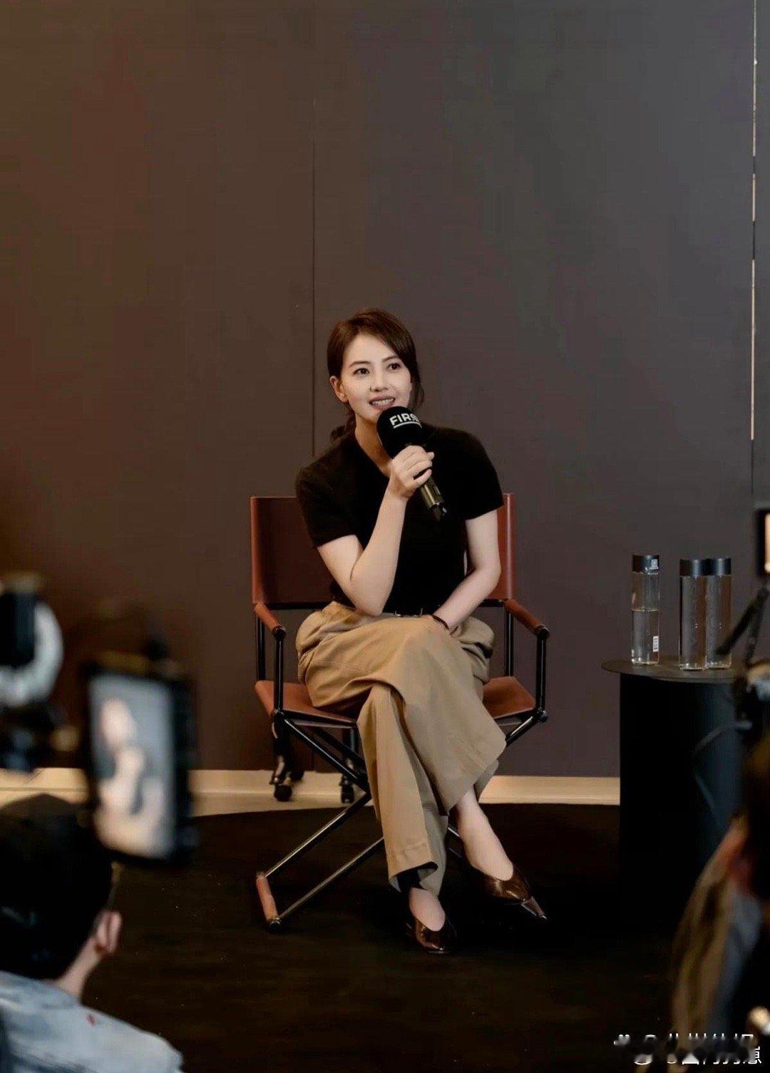 无意间刷到高圆圆的一组穿搭，不算惊艳却满是高级感！尤其是鞋子格外特别，这种独特韵