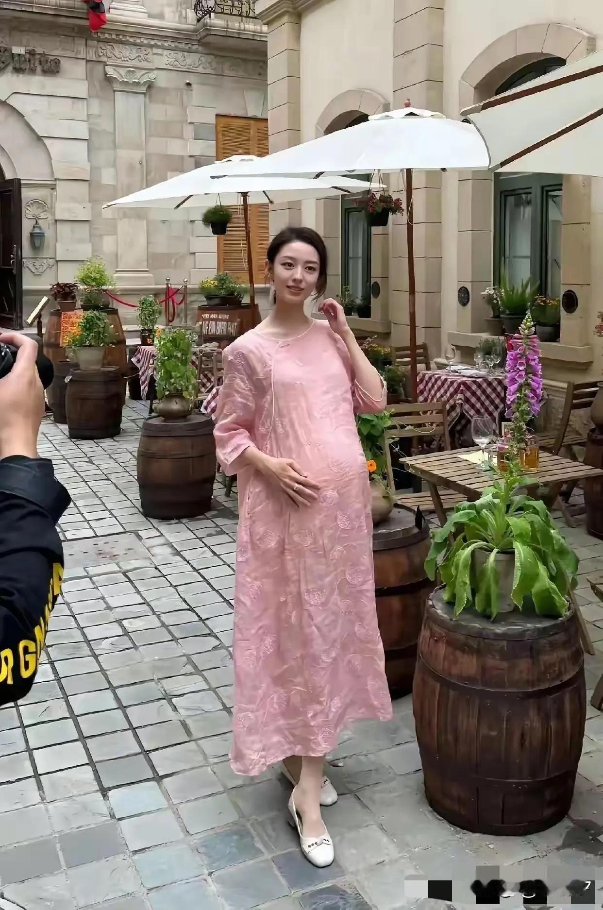 这位女士在电视上看到过，就是想不起来名字了，有谁认识她