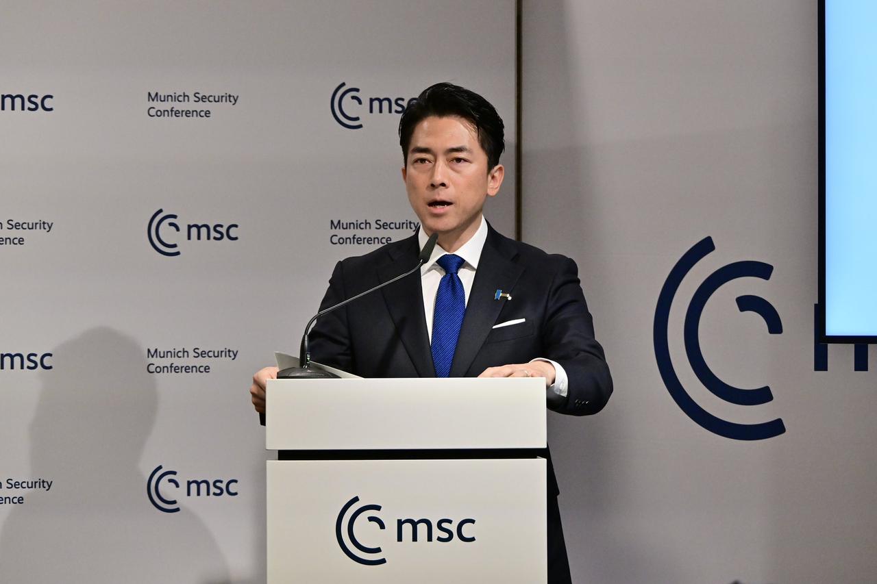 最新：日本防卫大臣小泉进次郎，在慕安会上发表了9分半钟演讲，只字未提中国，却多处