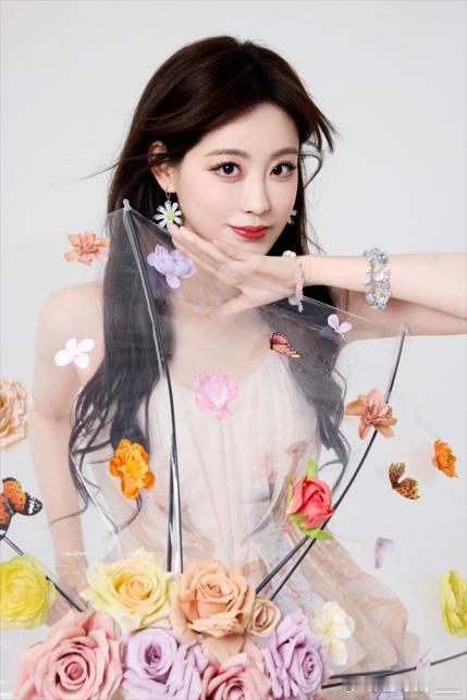 祝绪丹用夹子音和李一桐撒娇祝绪丹的演技一直在进步，尤其在《书卷一梦》中的表现特别