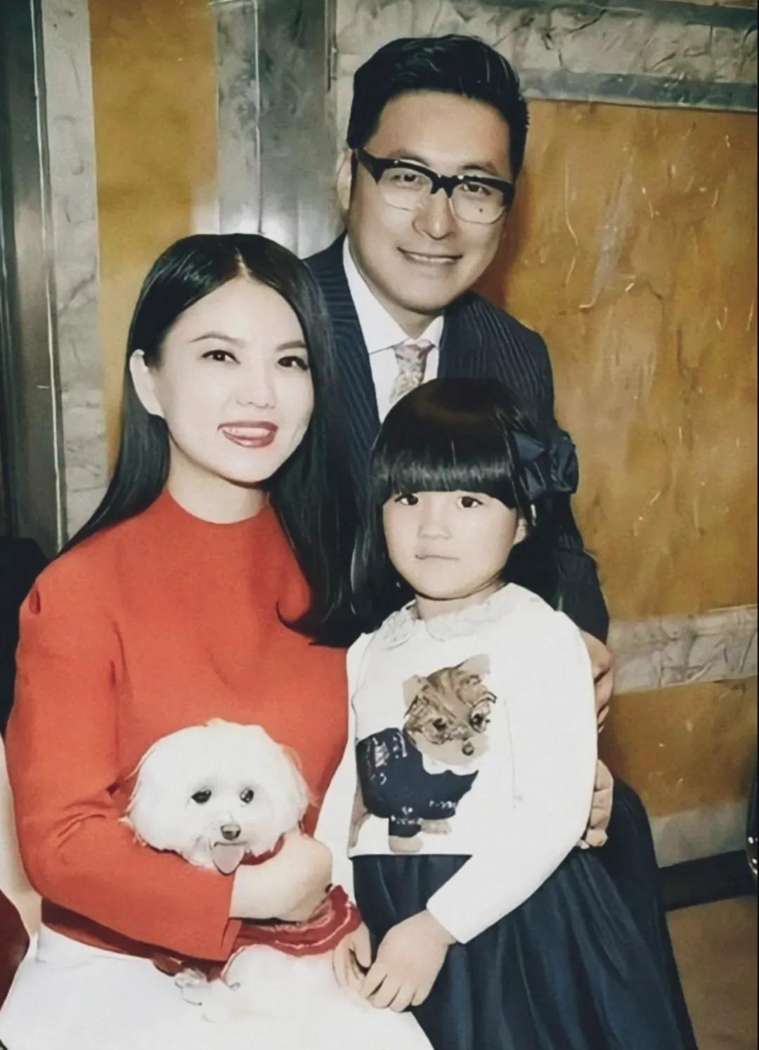 李湘年轻时是真美啊，气质明艳大方，像朵盛开的牡丹花。现在胖了看着都不像一个人。#