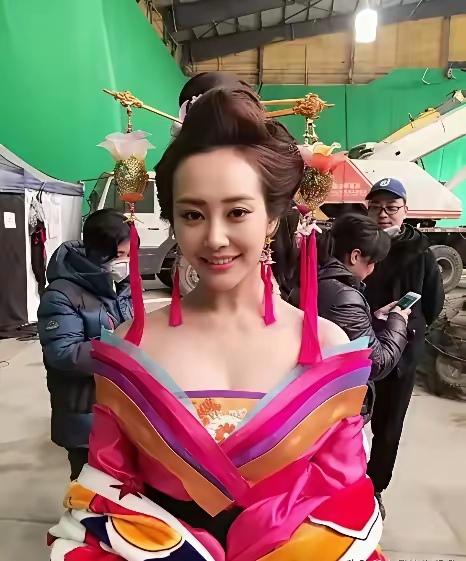 李纯是真懂观众啊。最近她在采访里说，现在压根不想争女主，就盯着女二角色演。