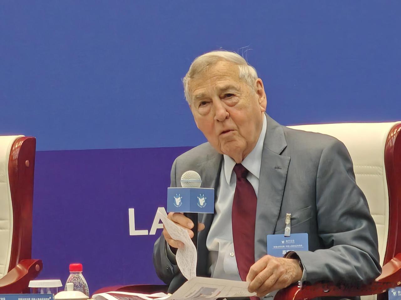 中美关系已经回不去了，脱钩已成事实。接下来，两国都要寻找自己的替代方，构建以中国